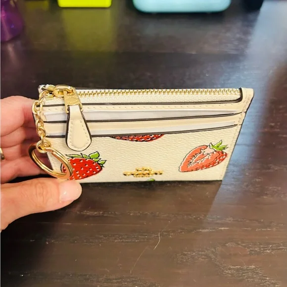 🍓Back In Stock!! Coach Mini Skinny ID Case with Strawberry Design!🍓 - Picture 6 of 7